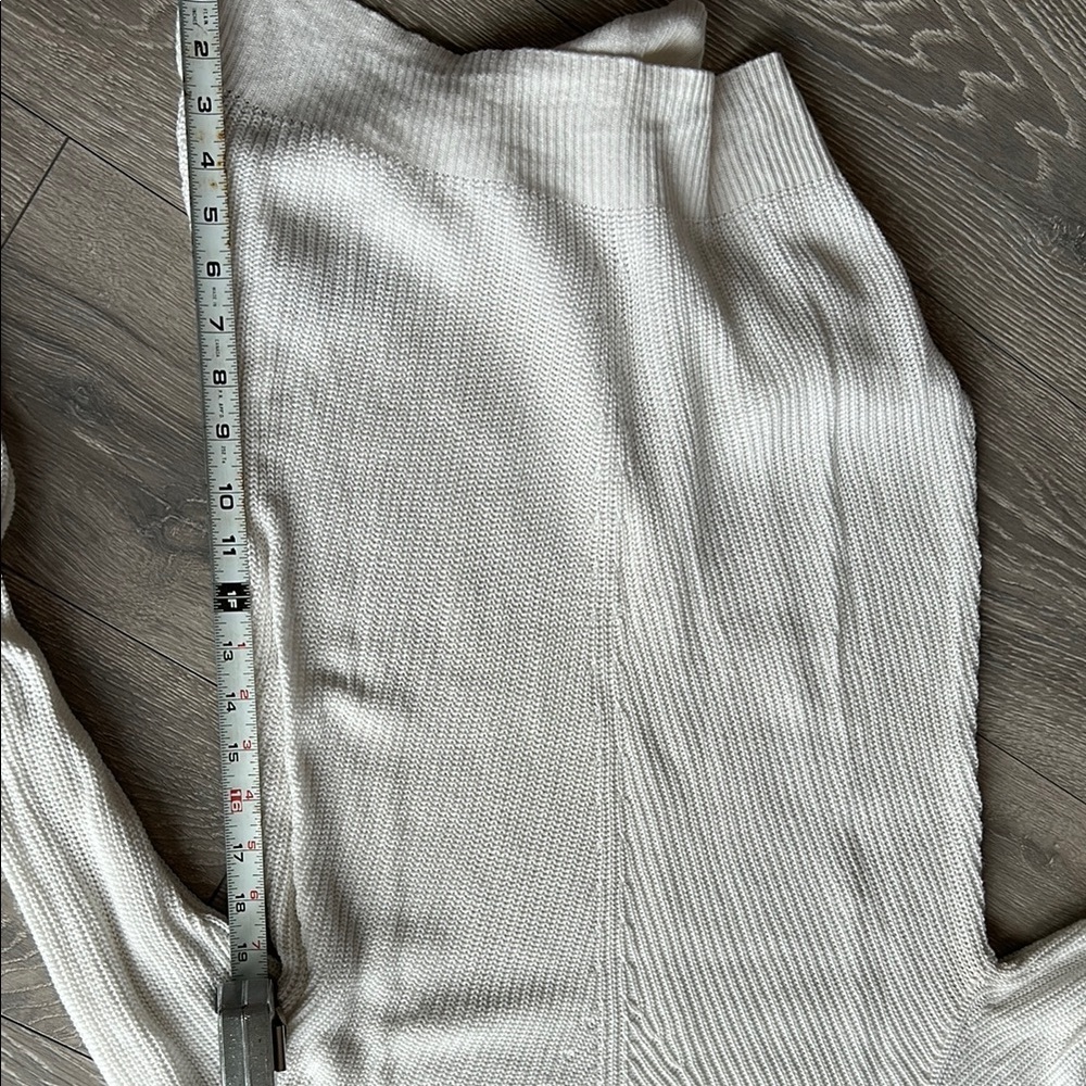Old Navy Women's White Sweater - Picture 2 of 6